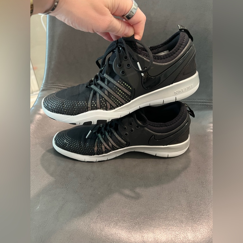 Nike Women's Free TR 7 MTLC Black Athletic Shoes Sneaker - Picture 6 of 11